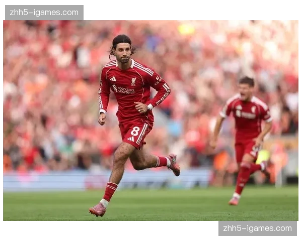 索博斯洛伊在最佳球员评选中位列前茅，利物浦中场展现全能属性